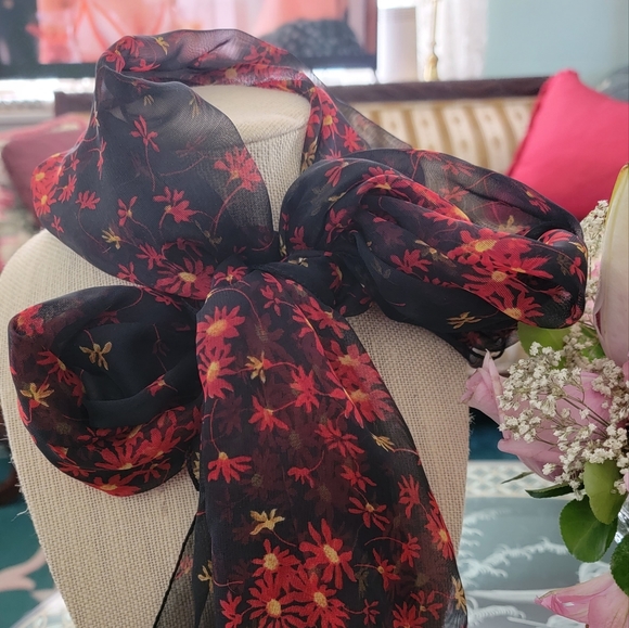 Vintage black with flower scarf. Very large. Versatile. - Picture 7 of 10
